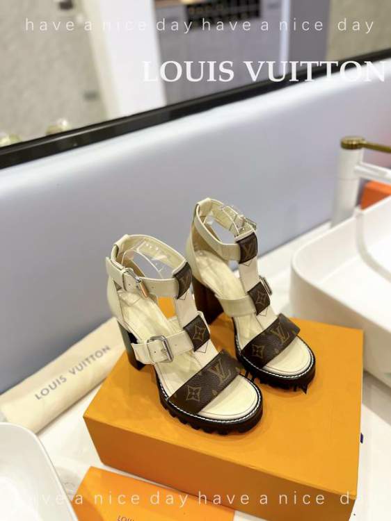 Picture of Louis Vuitton Shoes _SKULVsz35-429cmmnf034813567